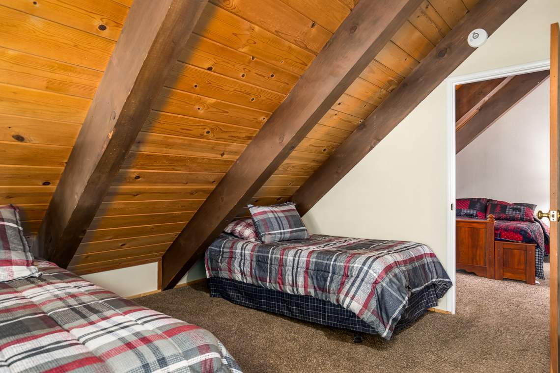 Loft Area with 2 Twin Beds