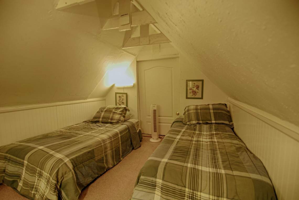 Two twin beds in Loft